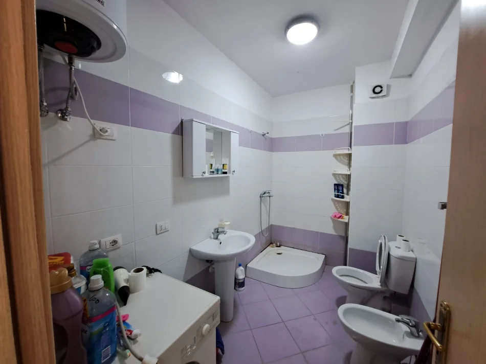 Tirane, jepet me qera garsonier Studio Kati 1, 45 m² 350 € (yzberisht)
