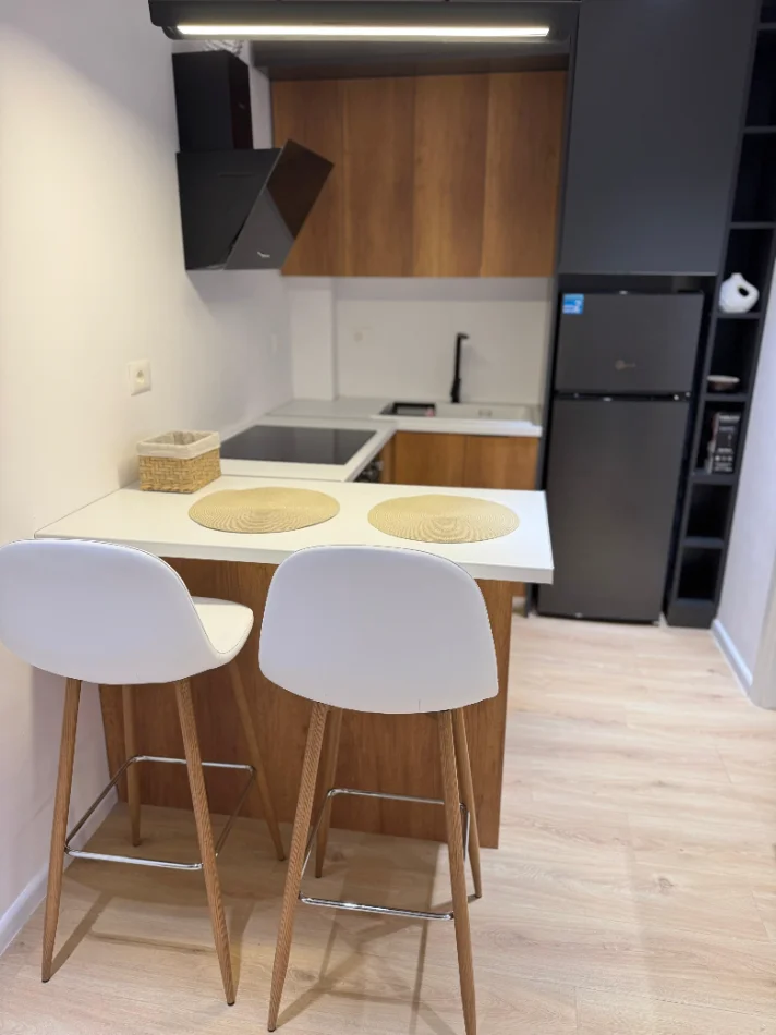 Tirane, jepet me qera apartament Studio Kati 8, 40 m² 420 € 
