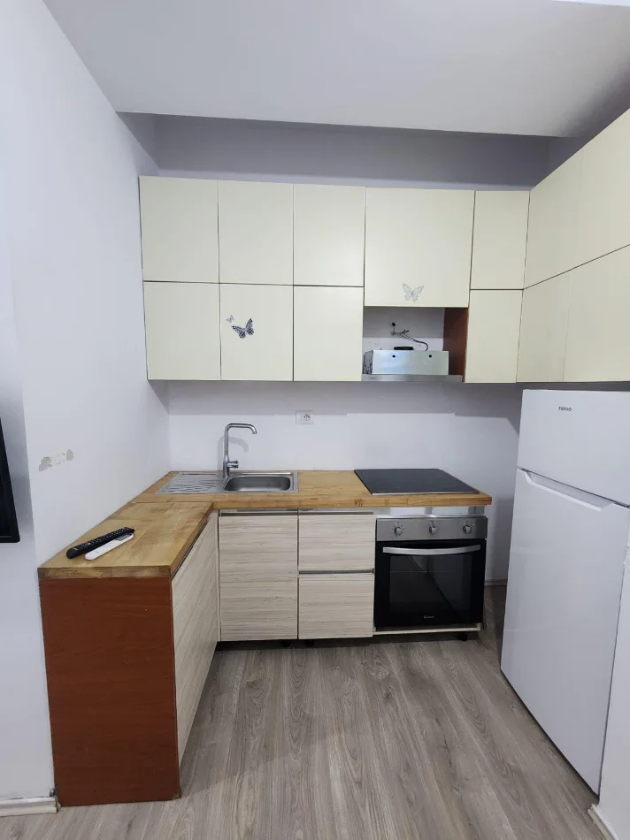 Tirane, shitet garsonier 1+1 Kati 2, 43 m² 84.000 € (MANGALEMI)
