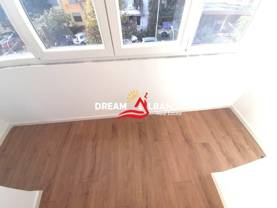 Tirane, shitet garsonier 1+1 Kati 3, 30 m² 95.000 € (ne Myslym Shyr, prane Shkolles Pjeter Budi)