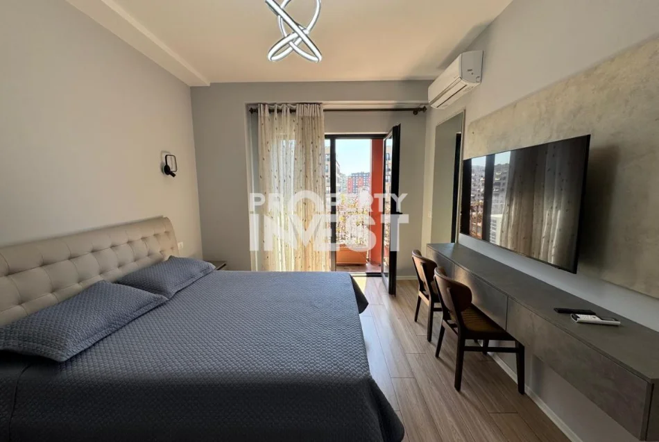 Tirane, jepet me qera apartament 3+1 Kati 8, 159 m² 2.100 € (Rruga e kavajes)