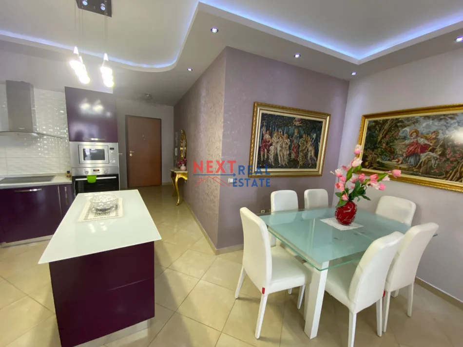 Vlore, jepet me qera apartament 2+1+Ballkon , 96 m² 350 € (SHKOLLA ALI DEMI VLORE)