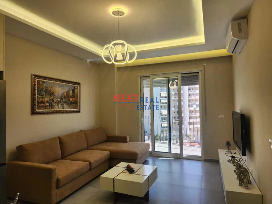 Vlore, jepet me qera apartament 2+1+Ballkon , 600 € (VLORE-SKELE)