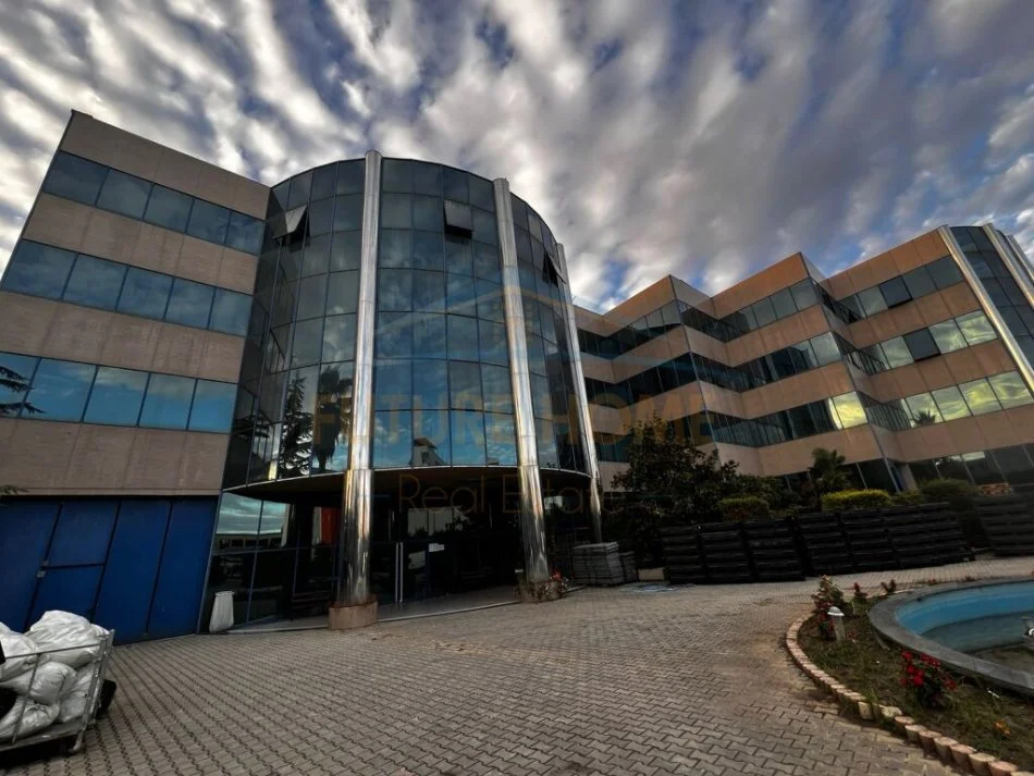 Durres, jepet me qera ambjent biznesi Kati 2, 5.000 m² 5.000 € (Shkozet , Durres)