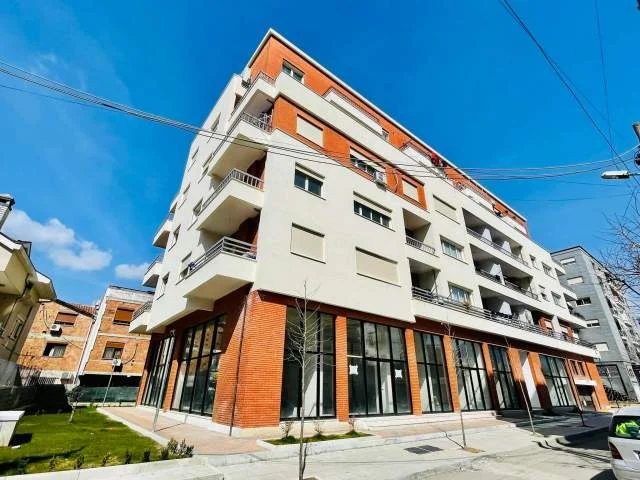 Tirane, me qera Apartament 2+1+BLK Kati 3, i Mobiluar , 49000 Leke ngjitur me Ish Fushen ALI DEMI