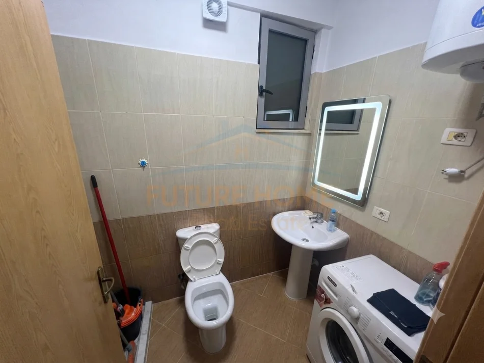 Tirane, jepet me qera apartament 2+1+Ballkon Kati 6, 97 m² 600 € (astir)