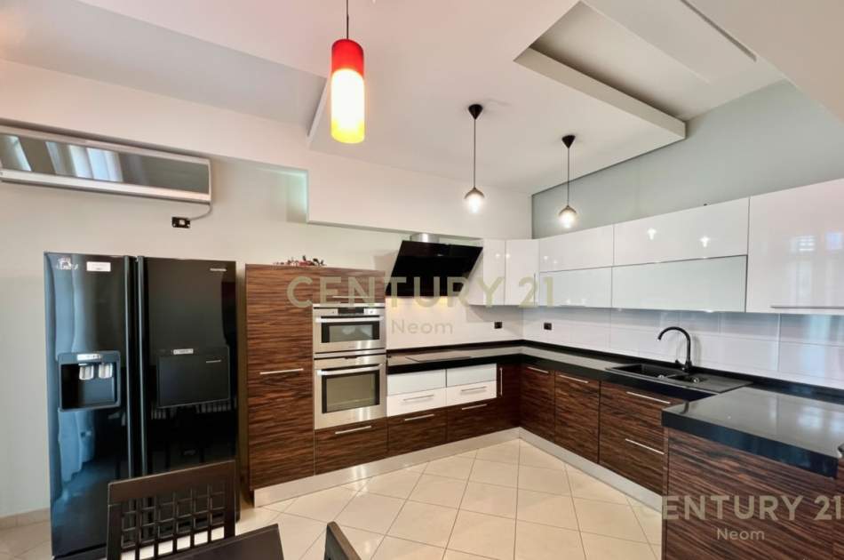 Tirane, jepet me qera apartament 2+1+Aneks+Ballkon Kati 3, 103 m² 800 € (Neom128435)