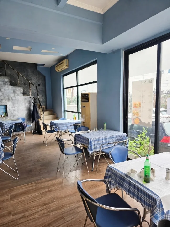 Jepet me qera Bar-kafe/ Restorant me vlere 1.000 € ne muaj ne Laprake