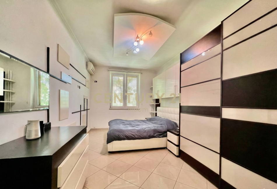 Tirane, jepet me qera apartament 2+1+Aneks+Ballkon Kati 3, 103 m² 800 € (Neom128435)