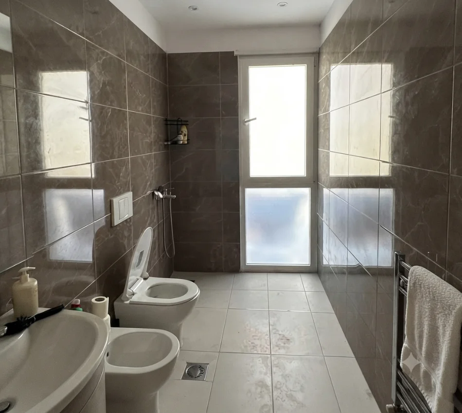 Tirane, jepet me qera apartament 1+1 Kati 3, 57 m² 550 € (mine peza)