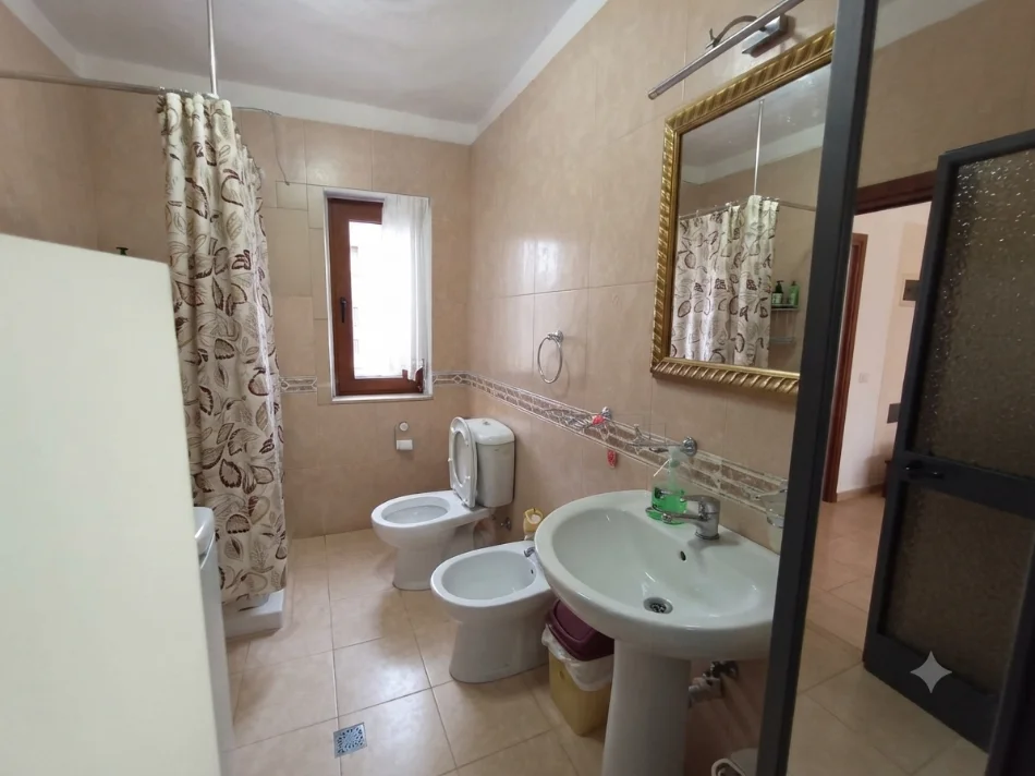 Tirane, jepet me qera apartament 2+1 Kati 5, 70 m² 550 € (Rruga Qemal Stafa)