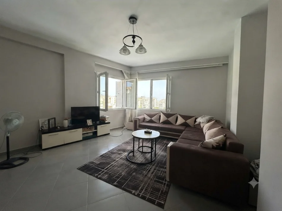 Tirane, jepet me qera apartament 1+1+Ballkon Kati 2, 85 m² 500 € (Kopshti Botanik)