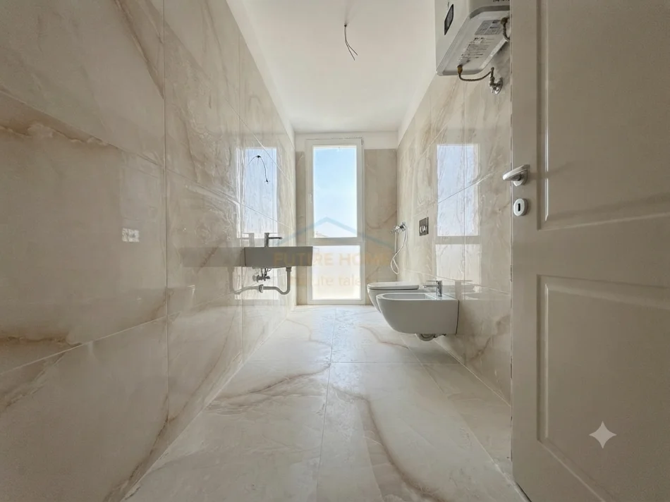 Tirane, jepet me qera apartament 1+1+Ballkon Kati 4, 71 m² 400 € (bulevardi i ri)