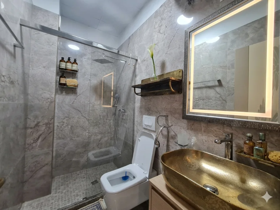 Tirane, shitet apartament 3+1+Ballkon Kati 2, 240.000 €