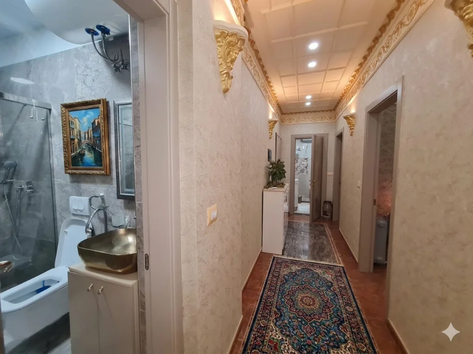 Tirane, shitet apartament 3+1+Ballkon Kati 2, 240.000 €