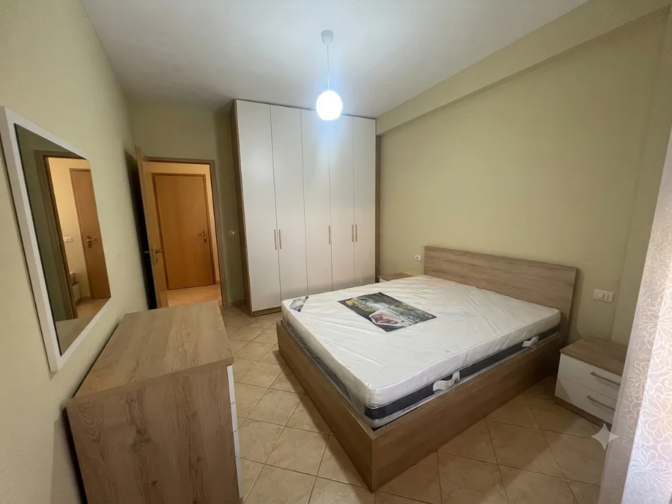 Tirane, jepet me qera apartament 2+1+Ballkon Kati 6, 97 m² 600 € (astir)