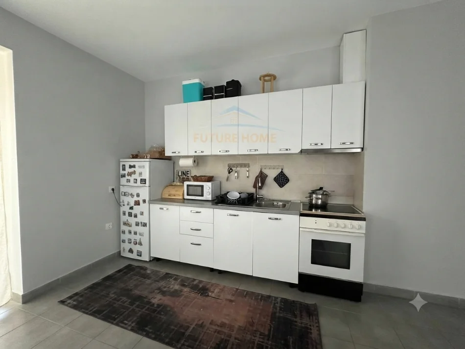 Tirane, jepet me qera apartament 1+1+Ballkon Kati 2, 85 m² 500 € (Kopshti Botanik)