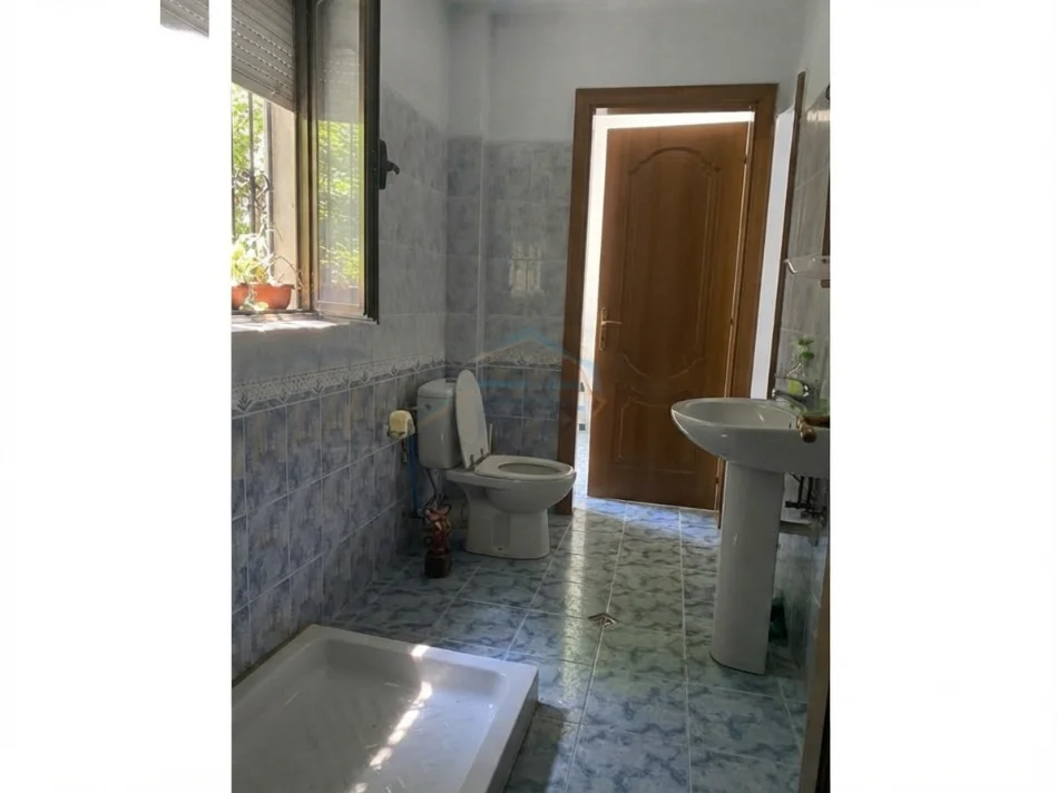 Tirane, shitet apartament 1+1 Kati 1, 57 m² 120.000 € (Ali Demi)