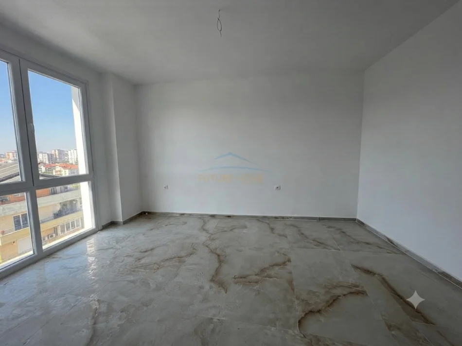 Tirane, jepet me qera apartament 1+1+Ballkon Kati 4, 71 m² 400 € (bulevardi i ri)