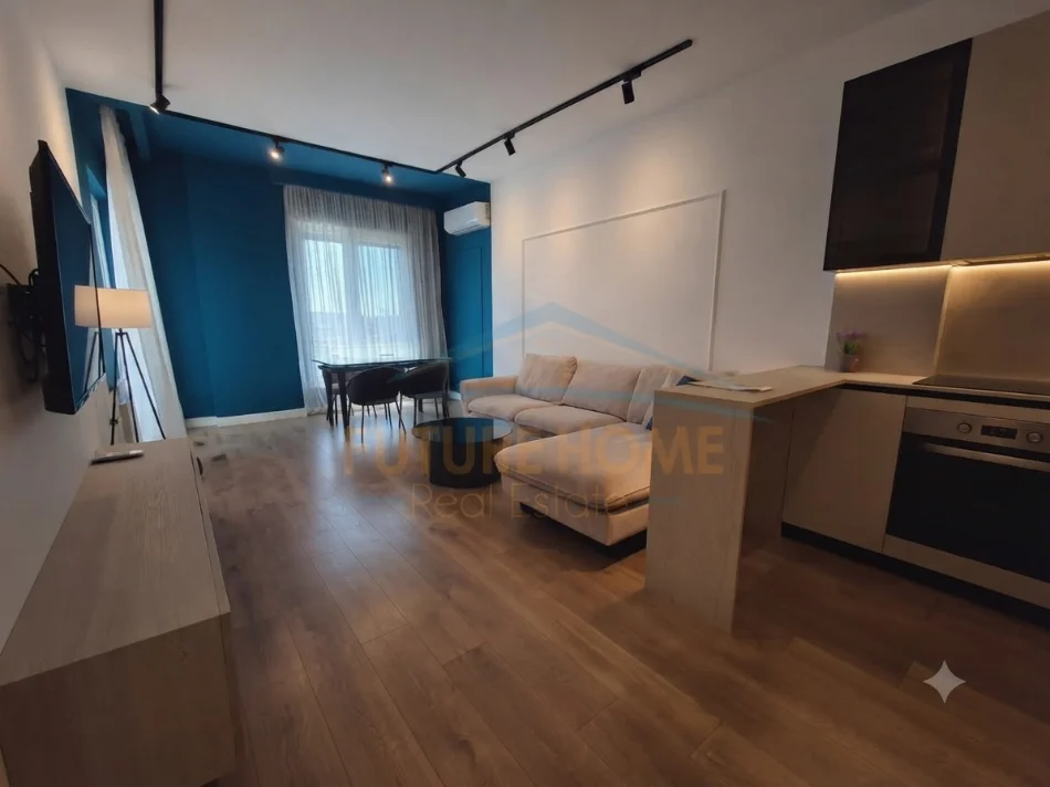 Tirane, jepet me qera apartament 1+1 Kati 8, 62 m² 800 € (Porcelan)
