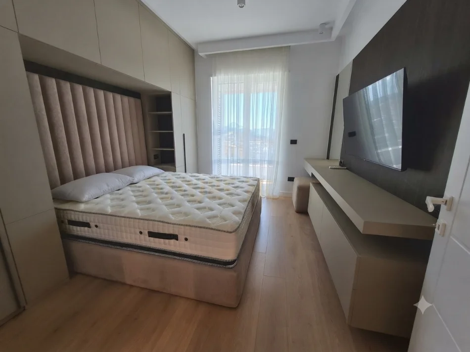Tirane, jepet me qera apartament 1+1 Kati 8, 62 m² 800 € (Porcelan)