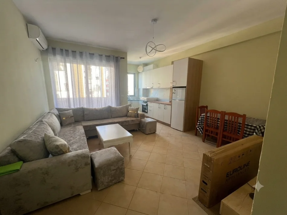 Tirane, jepet me qera apartament 2+1+Ballkon Kati 6, 97 m² 600 € (astir)