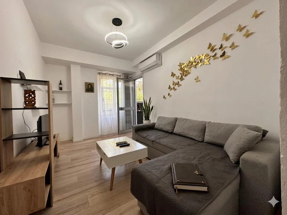 Tirane, shitet apartament 2+1 Kati 1, 120.000 €