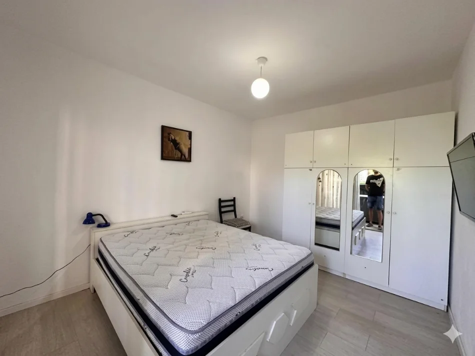 Tirane, shitet apartament 2+1 Kati 1, 120.000 €