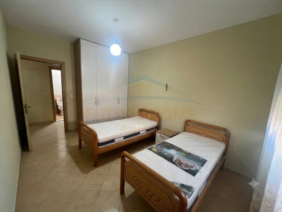 Tirane, jepet me qera apartament 2+1+Ballkon Kati 6, 97 m² 600 € (astir)