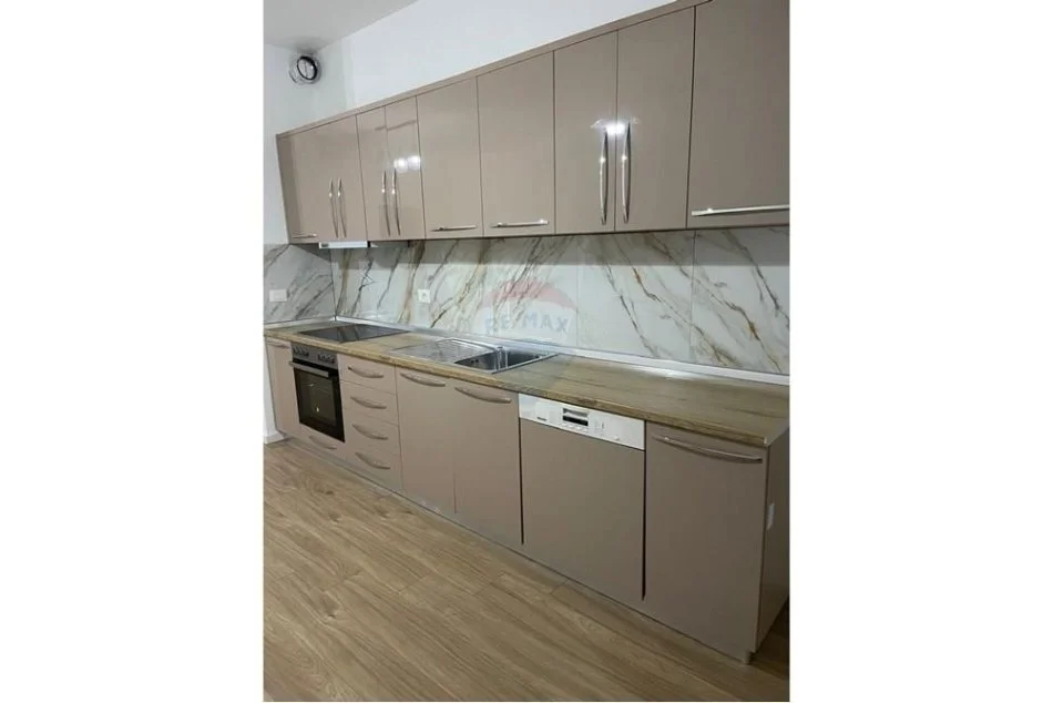 Tirane, jepet me qera apartament 3+1 Kati 3, 110 m² 550 € (Don Bosko, Gener 2)