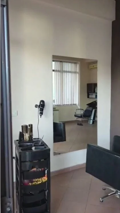 JEPET ME QIRA AMBIENT BIZNESI TEK RRUGA E ELBASANIT ,  600 €URO