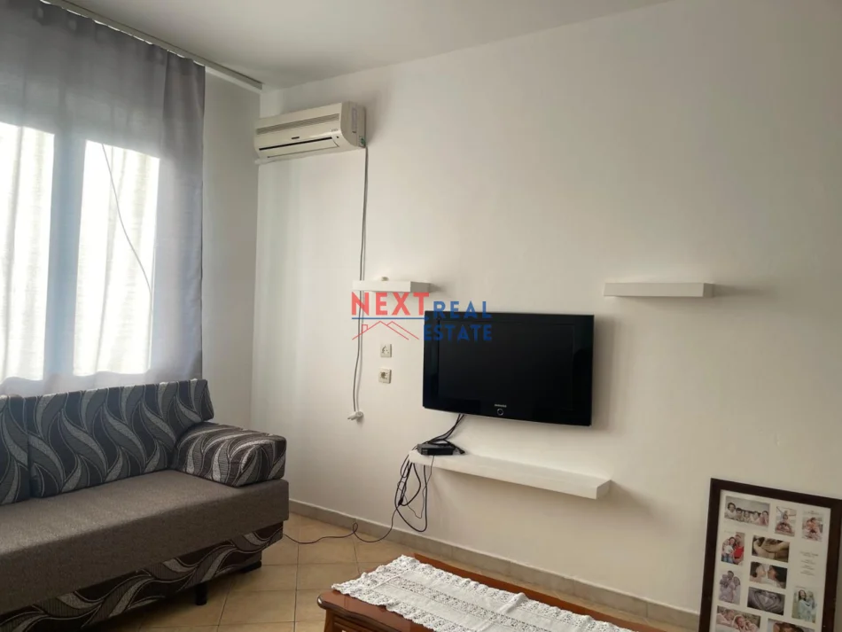 Vlore, jepet me qera apartament 1+1 Kati 3, 80 m² 300 € (BULEVARDI VLORE-SKELE)