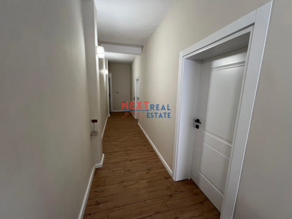 Vlore, shitet apartament 2+1+Ballkon Kati 1, 127 m² 135.000 € (VLORE)