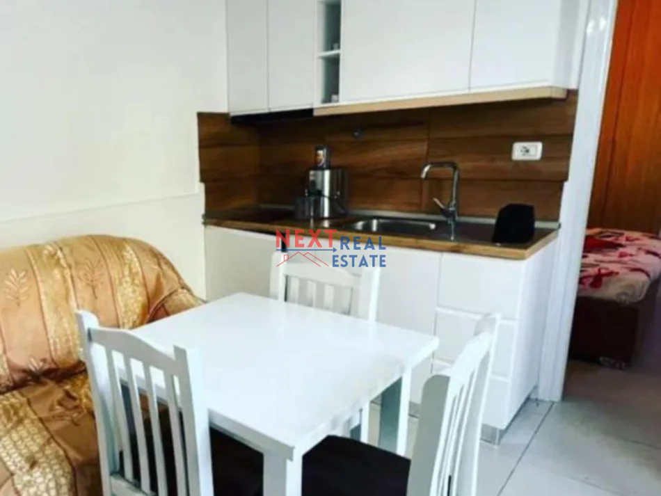 Vlore, jepet me qera apartament 1+1 , 40 m² 400 € (LUNGOMARE)