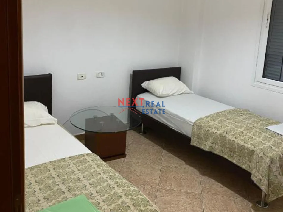 Vlore, jepet me qera apartament 2+1+Aneks+Ballkon , 500 € (LUNGOMARE)