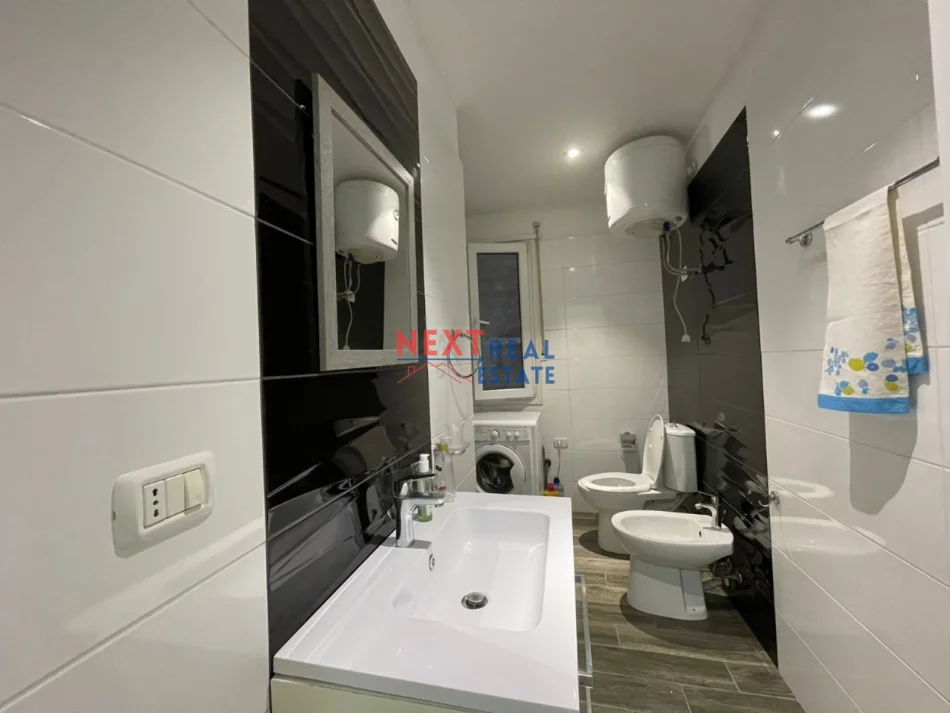 Vlore, jepet me qera apartament 2+1+Aneks+Ballkon , 140 m² 550 € (KISHA ORTODOKSE)