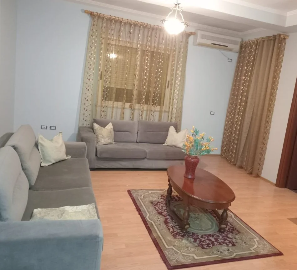 Jepet me qera apartament 1+1+Ballkon Kati 5, 80 m² (Fresku)