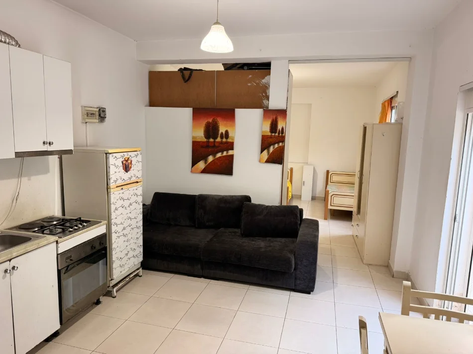 Tirane, jepet me qera garsoniere  Kati 0, 40 m² 300 € (MBRAPA INXHINIERISE SE NDERTIMIT)