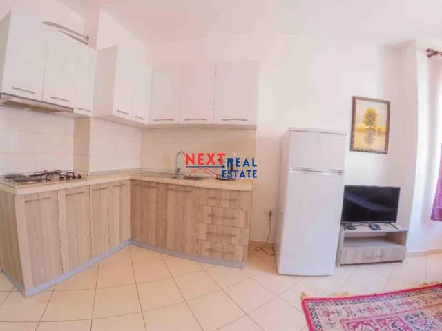 Lungomare, jepet me qera apartament 1+1+BLK Kati 4, 60 m² 300 Euro (Prane Marina Bay)