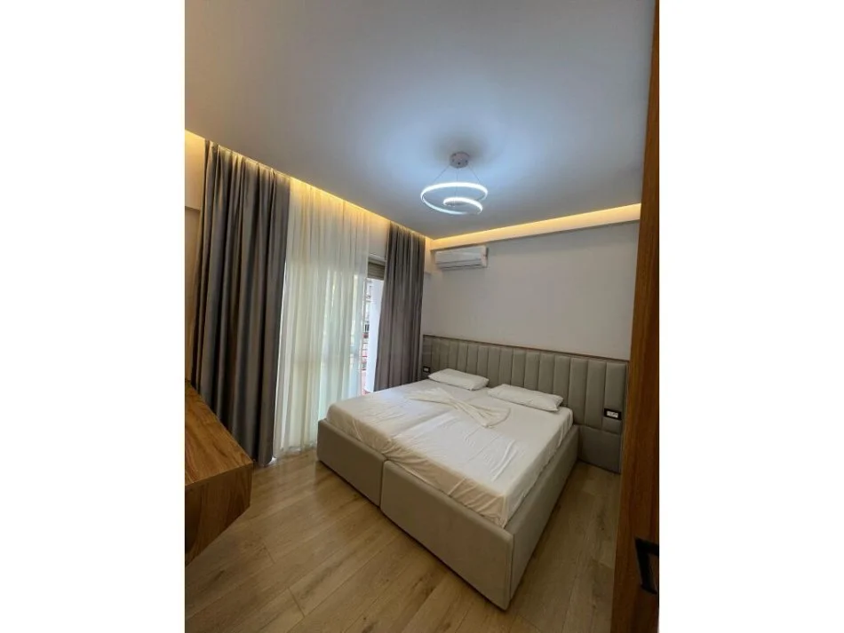 Tirane, jepet me qera apartament 1+1+Ballkon Kati 5, 65 m² 600 € (don bosko)