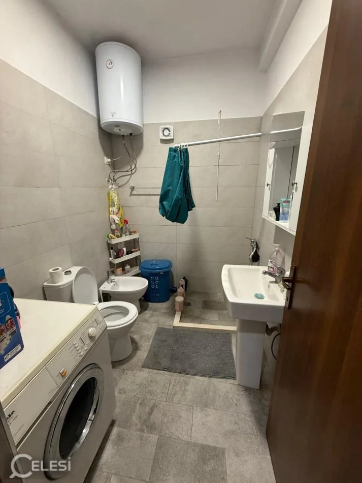 Tirane, jepet me qera apartament 1+1+Ballkon Kati 1, 60 m² 350 € (SELITE)