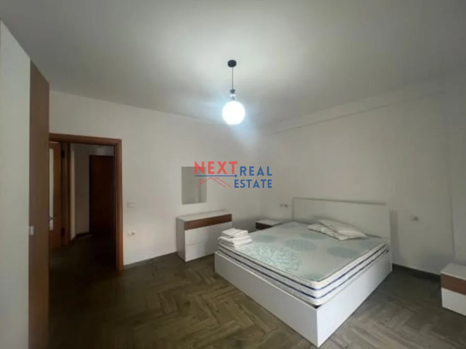 Vlore, jepet me qera apartament 1+1+Ballkon Kati 4, 300 € (XHAMIA, VLORE)