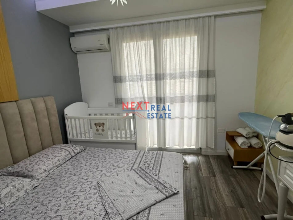 Vlore, jepet me qera apartament 2+1+Aneks+Ballkon , 500 € (LUNGOMARE)