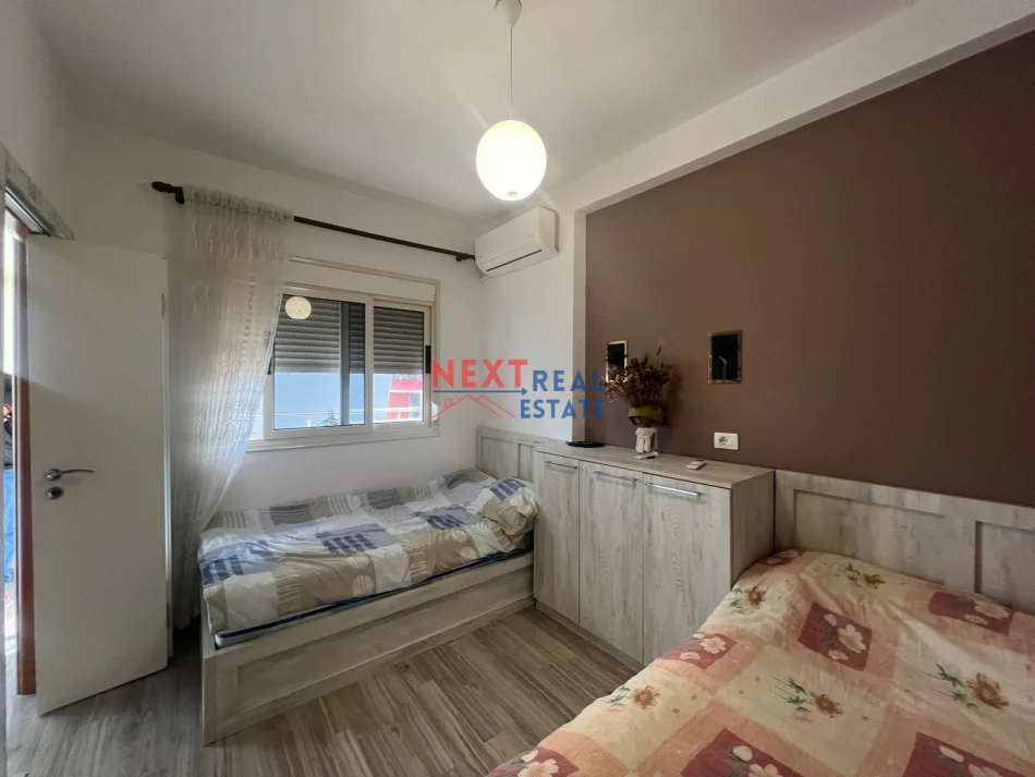 Vlore, jepet me qera apartament 1+1+Ballkon Kati 2, 300 € (TEK HOTEL PARTNER)
