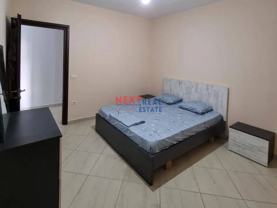 Vlore, jepet me qera apartament 2+1+Ballkon , 350 € (LUNGOMARE)