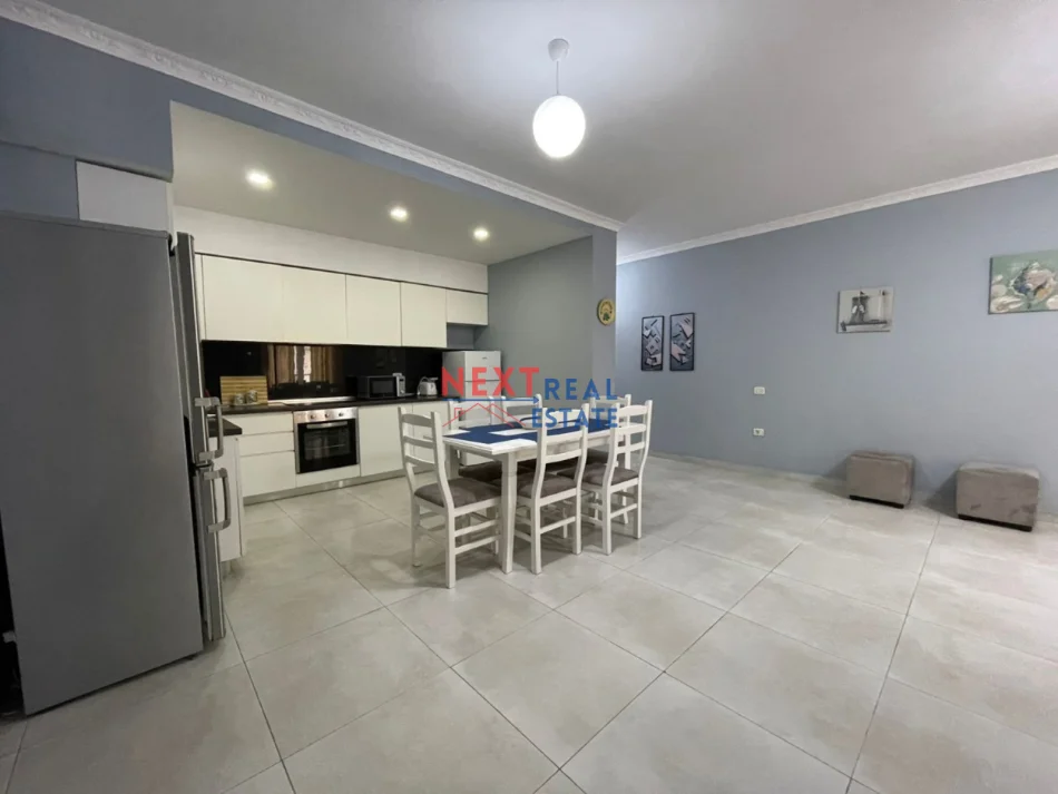 Vlore, jepet me qera apartament 2+1+Aneks+Ballkon , 140 m² 550 € (KISHA ORTODOKSE)