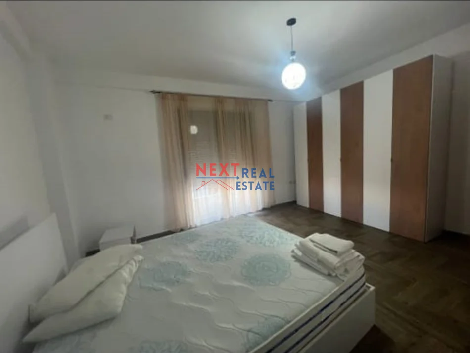 Vlore, jepet me qera apartament 1+1+Ballkon Kati 4, 300 € (XHAMIA, VLORE)