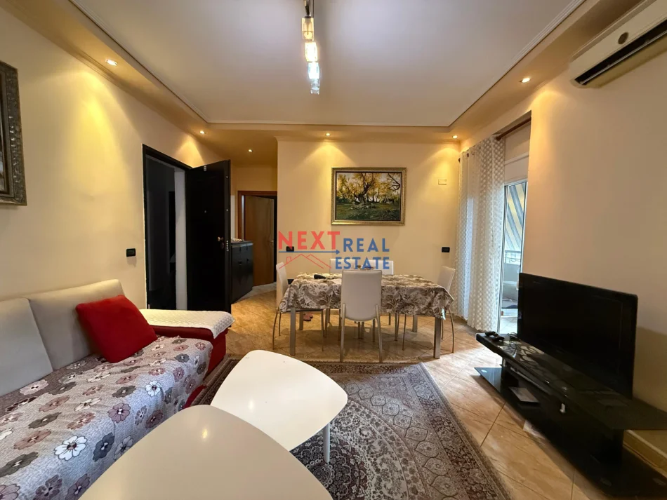 Vlore, jepet me qera apartament 2+1+Ballkon Kati 6, 300 € (TRANSBALLKANIKE)