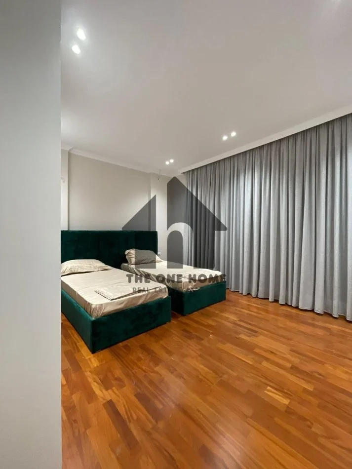 Tirane, jepet me qera apartament+verande | Penthouse 2+1+Aneks+Ballkon Kati 10, 200 m² 1.600 € (Myslym Shyre)