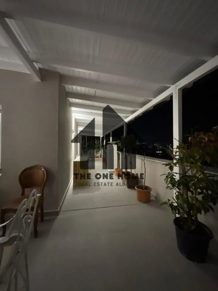 Tirane, jepet me qera apartament+verande | Penthouse 2+1+Aneks+Ballkon Kati 10, 200 m² 1.600 € (Myslym Shyre)